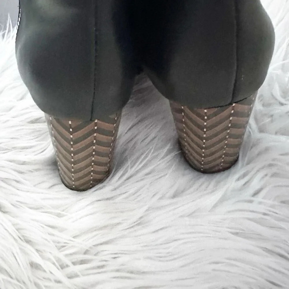 JAMES CHAN | Delia Black Ankle Boots Booties Herringbone Chevron | Size 8.5 - Picture 13 of 13